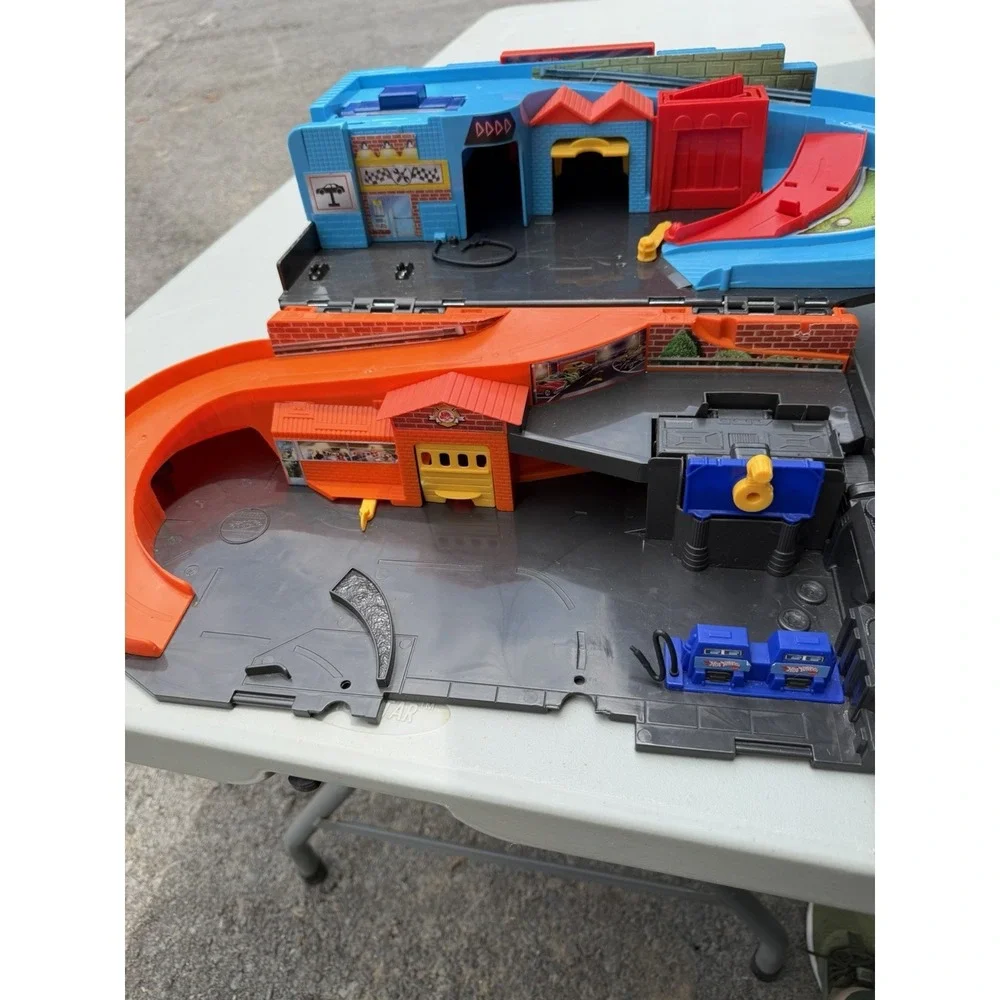 Hot Wheels Car Wash and Service Station Center Playset DMW90 2015 Mattel
